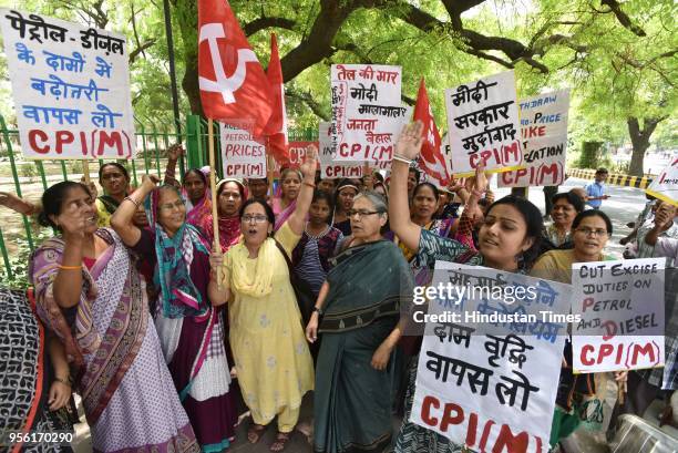 Workers protest against the central government over the issue of fuel prices hike near Jantar Mantar on May 8, 2018 in New Delhi, India. The prices...