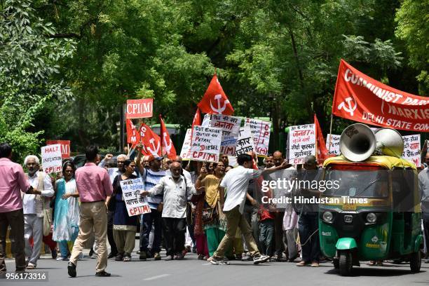 Workers protest against the central government over the issue of fuel prices hike near Jantar Mantar on May 8, 2018 in New Delhi, India. The prices...