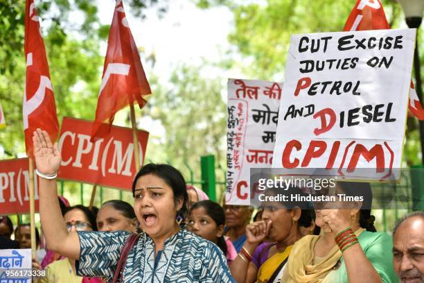 Workers protest against the central government over the issue of fuel prices hike near Jantar Mantar on May 8, 2018 in New Delhi, India. The prices...