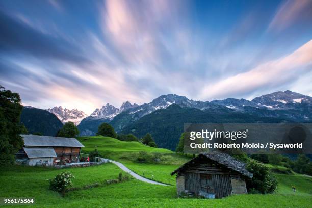 alpine village of soglio at dawn, switzerland - região de maloja - fotografias e filmes do acervo