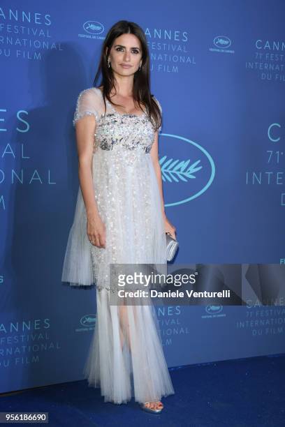 Penelope Cruz, wearing jewels by Atelier Swarovski Fine Jewelry, arrives at the Gala dinner during the 71st annual Cannes Film Festival at Palais des...