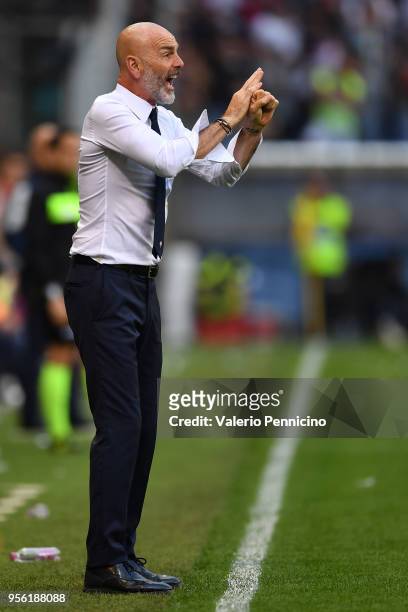 Fiorentina head coach Stefano Pioli issues instructions during the serie A match between Genoa CFC and ACF Fiorentina at Stadio Luigi Ferraris on May...