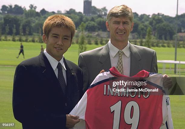 Arsenal manager Arsene Wenger shows off his new signing Japenese star Junichi Inamoto during a press conference held in Colney, England. \ Mandatory...