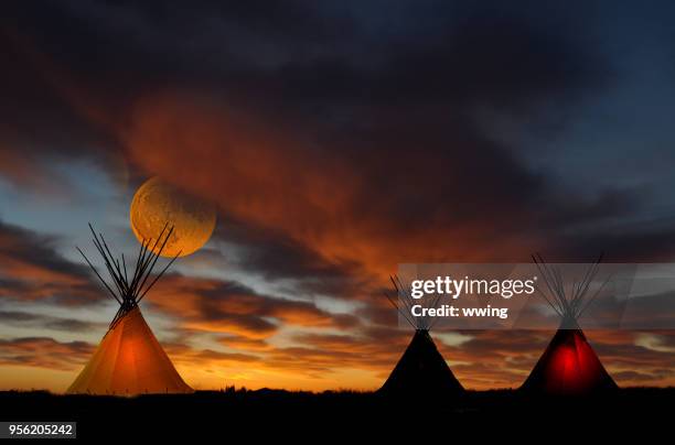 teepee camp at sunset with full moon - indians imagens e fotografias de stock