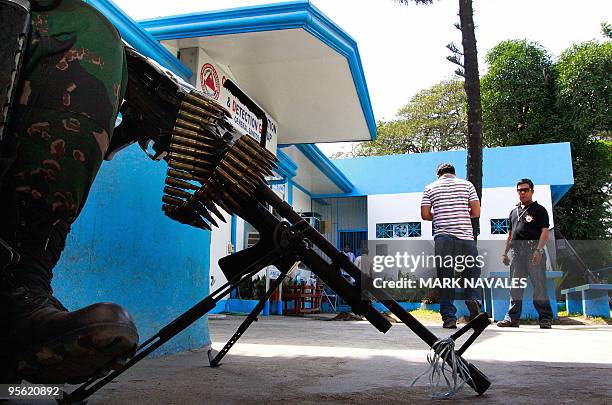 Philippine police secure the compound where massacre suspects are being held in the southern city of General Santos on January 7, 2010. Detainees are...