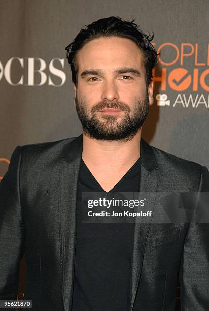 Actor Johnny Galecki arrives at the People's Choice Awards 2010 Arrivals at Nokia Theatre L.A. Live on January 6, 2010 in Los Angeles, California.