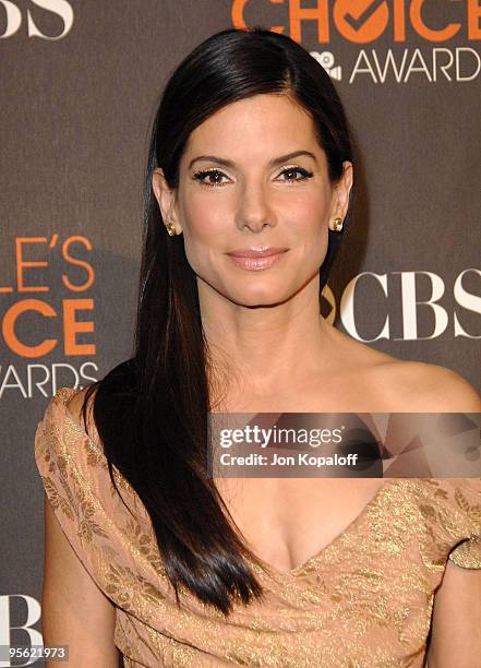 Actress Sandra Bullock arrives at the People's Choice Awards 2010 Arrivals at Nokia Theatre L.A. Live on January 6, 2010 in Los Angeles, California.