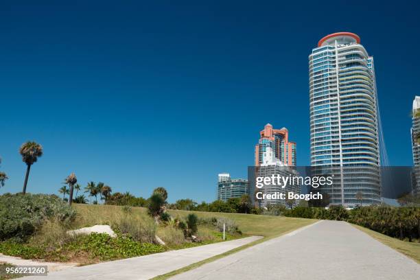 south pointe park with architecture florida travel destination - miami beach south pointe park stock pictures, royalty-free photos & images