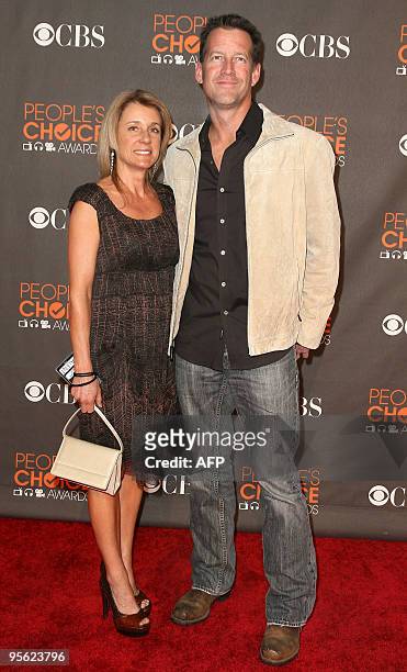 Actor James Denton and wife Erin O'Brien arrives at the People's Choice Awards in Los Angeles, on January 6, 2010. AFP PHOTO/VALERIE MACON