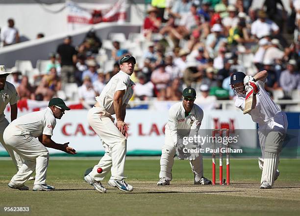 Paul Collingwood of England hits out past Mark Boucher, AB de Villiers, and Ashwell Prince of South Africa during day five of the third test match...