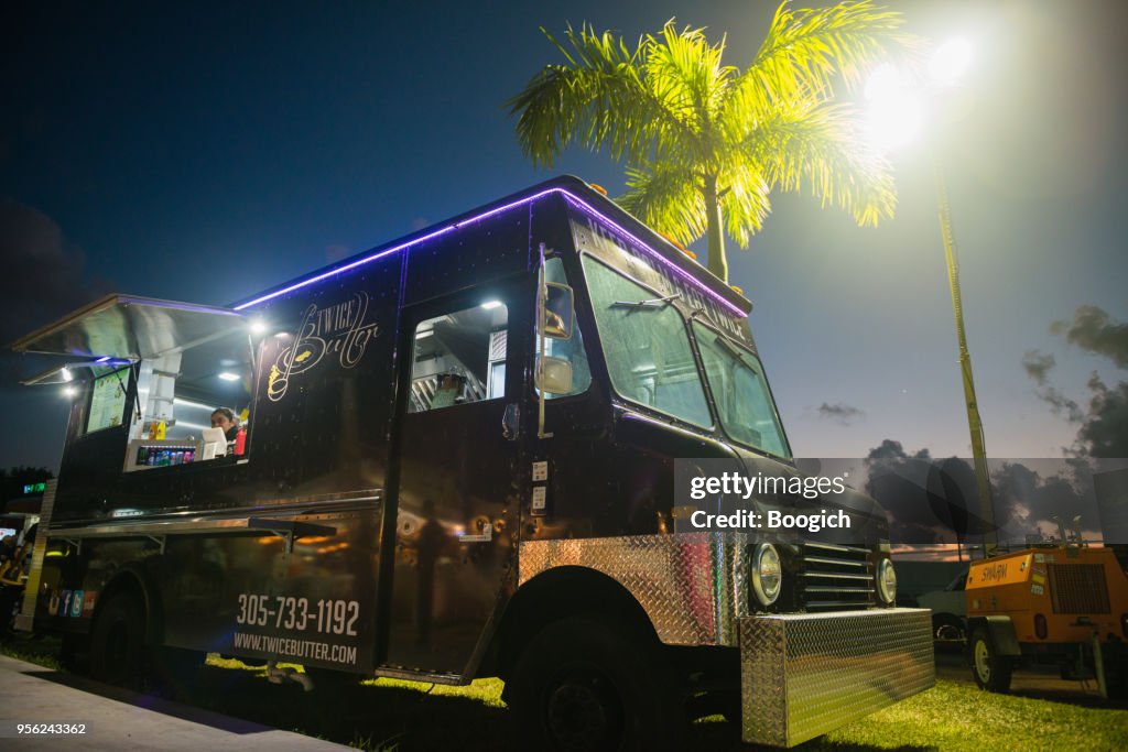 Caminhão de comida Wynood na noite de Miami EUA