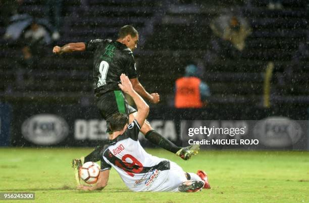 Colombia's Deportivo Cali forward Argentinian Jose Sand and Uruguay's Danubio defender Gaston Bueno vie for the ball during their Copa Sudamericana...