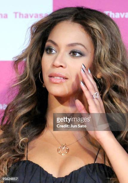 Singer Beyonce Knowles attends 'Samantha Thavasa/Special Meet and Greet with Beyonce' at Studio Mouris Roppongi on October 16, 2009 in Tokyo, Japan.