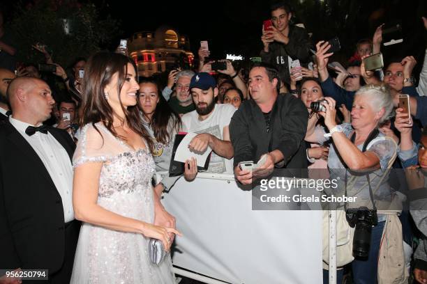 Penelope Cruz leaves the screening of "Everybody Knows " and the opening gala to gala dinner with fans during the 71st annual Cannes Film Festival at...