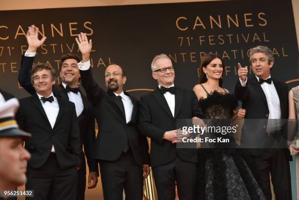 Actor Eduard Fernandez, Javier Bardem, director Asghar Farhadi, Thierry Fremaux, actress Penelope Cruz and actor Ricardo Darin attend the Premiere of...