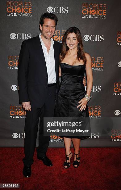 Actors Alexis Denisof and Alyson Hannigan arrive at the 2010 People's Choice Awards at Nokia Theatre L.A. Live on January 6, 2010 in Los Angeles,...