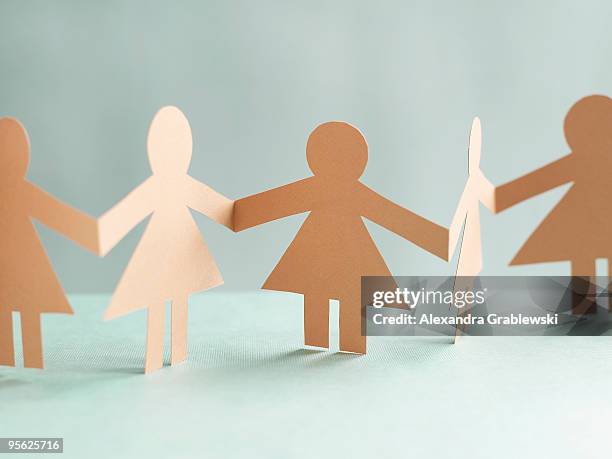 paper dolls horizontal - human chain stockfoto's en -beelden