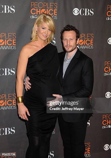 Actress Jenna Elfman and husband Bodhi Elfman arrive at the 2010 People's Choice Awards at Nokia Theatre L.A. Live on January 6, 2010 in Los Angeles,...