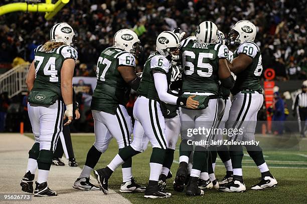 Jerricho Cotchery of the New York Jets celebrates his touchdown with teammates in the second quarter of the game against the Cincinnati Bengals at...