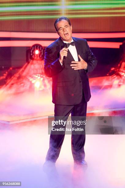 German singer Hein Simons performs during the tv show 'Stefanie Hertel - Die grosse Show zum Muttertag' on May 8, 2018 in Altenberg, Germany.