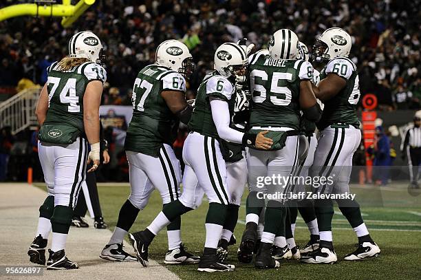 Jerricho Cotchery of the New York Jets celebrates his touchdown with teammates in the second quarter of the game against the Cincinnati Bengals at...