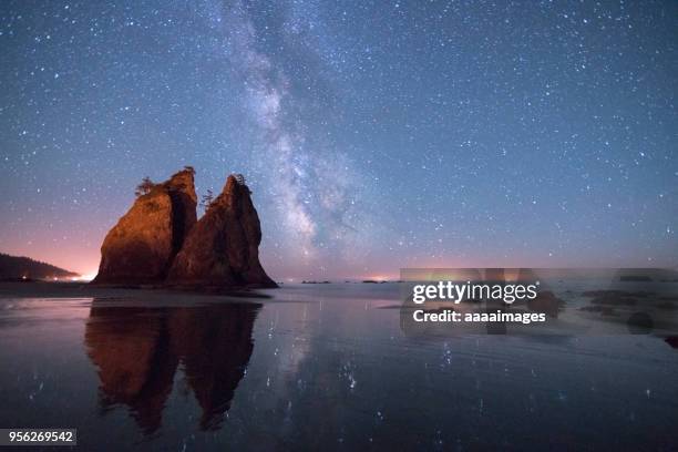 milky way over rialto beach in olympic national park - rialto beach stock pictures, royalty-free photos & images