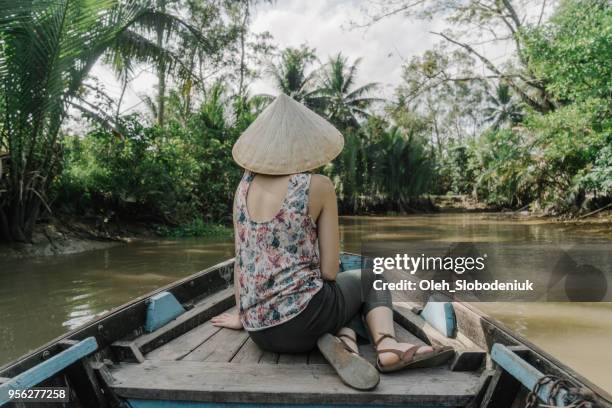 メコン ・ デルタを通してボートに乗る女性 - hot women on boats ストックフォトと画像