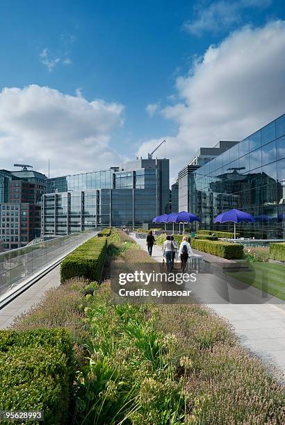 roof terrace cafe, in einem city shopping district - east london london stock-fotos und bilder