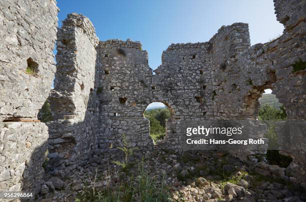 ruin of a byzantine basilica, early christian - fiskardo stockfoto's en -beelden