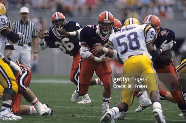 Hall of Fame Bowl: Syracuse Daryl Johnston in action, rushing vs Louisiana State at Tampa Stadium. Tampa, FL 1/2/1989 CREDIT: Bill Frakes