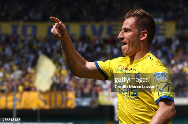 Valter Birsa of AC Chievo Verona celebrates after scoring the opening goal during the serie A match between AC Chievo Verona and FC Crotone at Stadio...
