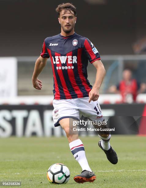 Andrea Barberis of FC Crotone in action during the serie A match between AC Chievo Verona and FC Crotone at Stadio Marc'Antonio Bentegodi on May 6,...