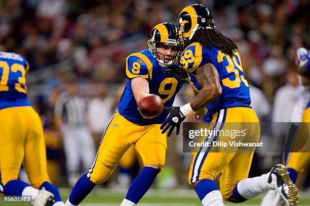 Keith Null hands off to Steven Jackson of the St. Louis Rams during the game against the Houston Texans at Edward Jones Dome on December 20, 2009 in...