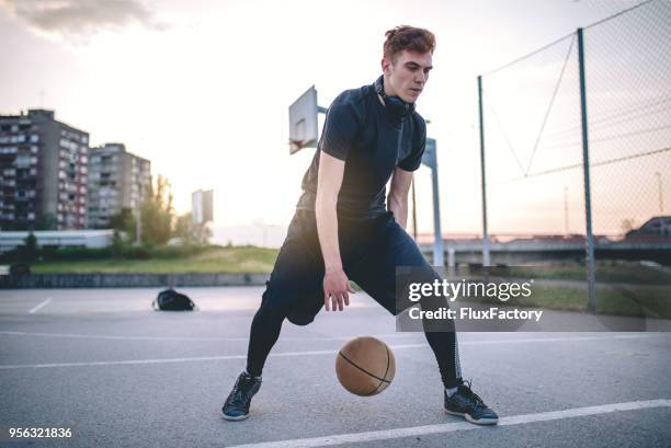 Nba Warmer R Basketball Player Warming Up High-Res Stock Photo - Getty Images