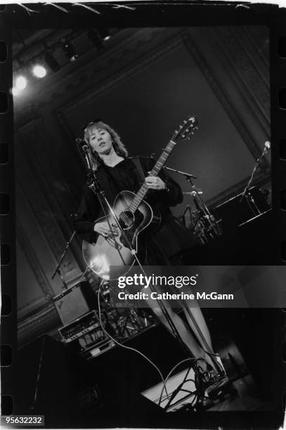 March 1987: American singer songwriter Suzanne Vega performs in March 1987 in New York City, New York.