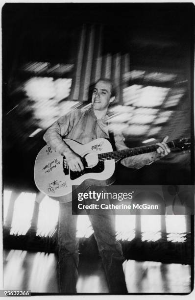 American singer songwriter Freedy Johnston performing on May 12, 1990 in New York City, New York.