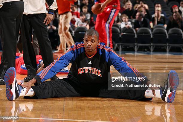 Jonathan Bender of the New York Knicks warms up prior to the game against the Los Angeles Clippers on December 18, 2009 at Madison Square Garden in...