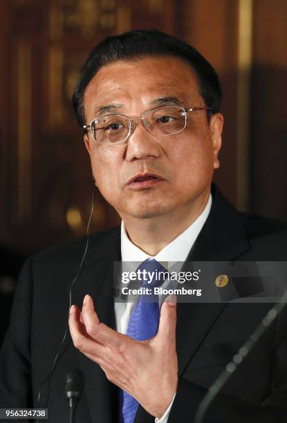 Li Keqiang, China's premier, speaks during a joint news conference following a trilateral summit with Japan's Prime Minister Shinzo Abe and South...