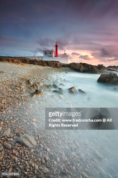 cabo raso lighthouse located in coastline of cascais bay in portugal - raso 個照片及圖片檔