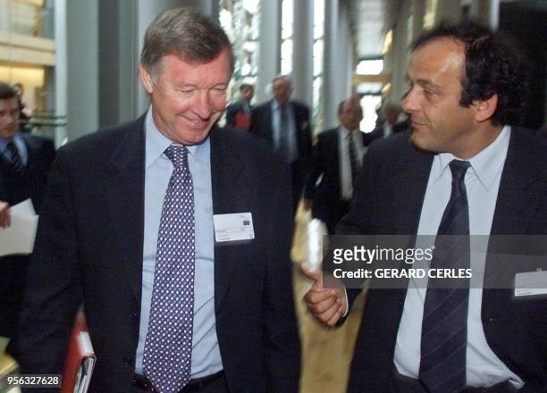 Le conseiller du président de la Fédération internationale de football Michel Platini et l'entraîneur du club anglais Manchester United Alex Ferguson...