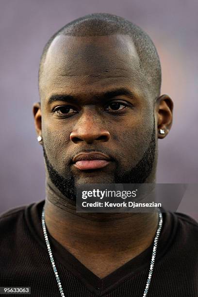 Quarterback Vince Young stands on the sidelines prior to the Citi BCS National Championship game between the Texas Longhorns and the Alabama Crimson...