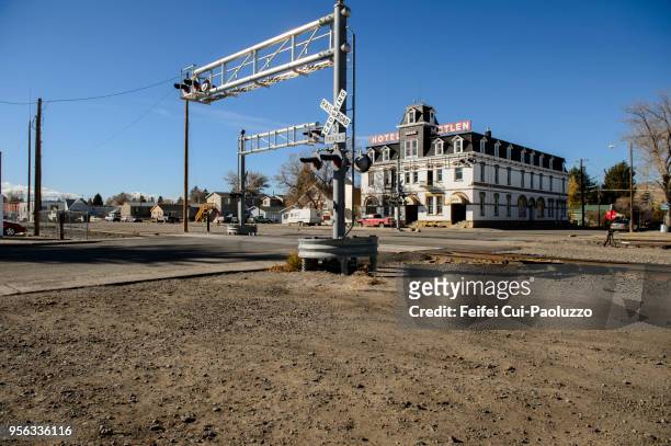level crossing at dillon, montana, usa - dillon montana stock pictures, royalty-free photos & images