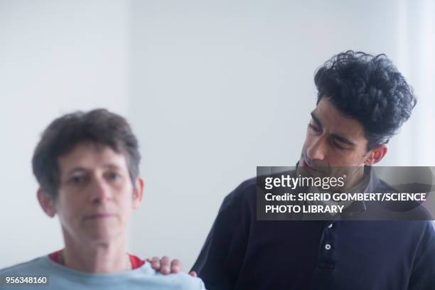 physiotherapy consultation - sigrid gombert - fotografias e filmes do acervo