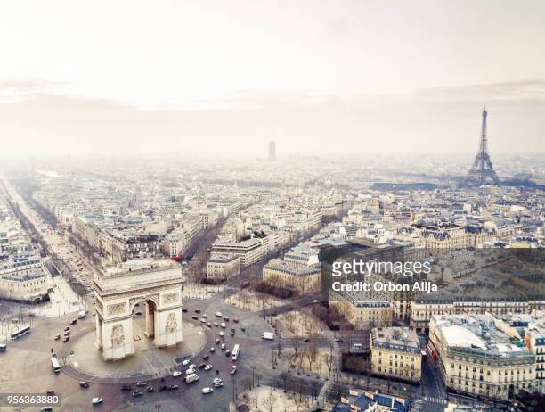 triumphal arch - arc de triomphe aerial view stock pictures, royalty-free photos & images