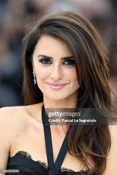 Actress Penelope Cruz, wearing jewels by Atelier Swarovski Fine Jewelry, attends the photocall for "Everybody Knows " during the 71st annual Cannes...