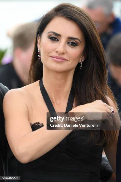 Spanish Actress Penelope Cruz, wearing jewels by Atelier Swarovski Fine Jewelry attends the photocall for "Everybody Knows " during the 71st annual...