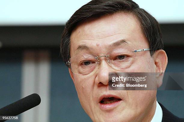 Fumio Otsubo, president of Panasonic Corp., speaks during a news conference in Hirakata City, Osaka, Japan, on Friday, Jan.8, 2010. Panasonic Corp.,...
