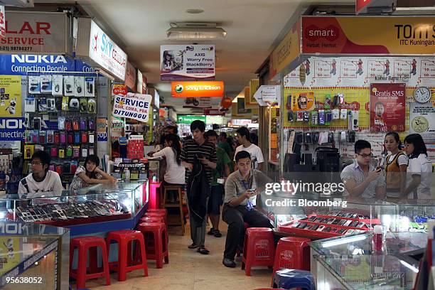 165 Indo Phone Stock Photos, High-Res Pictures, and Images - Getty Images