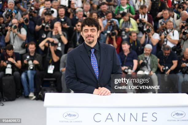 Puerto Rican actor and President of the Un Certain Regard jury Benicio Del Toro poses on May 9, 2018 during a photocall for the Un Certain Regard...