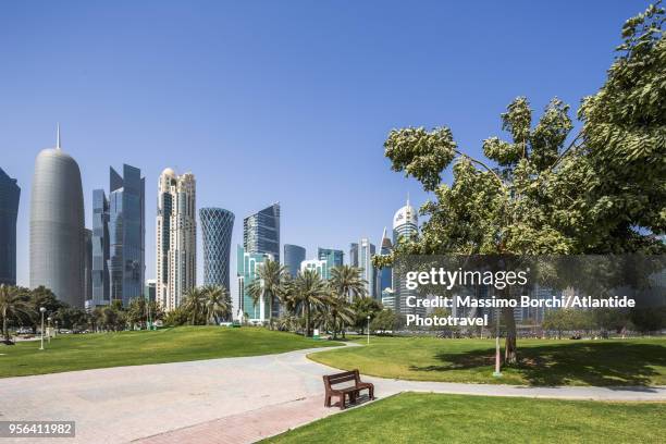 al dafna district (west bay business quarter), view of the town from sheraton park - doha qatar stock pictures, royalty-free photos & images